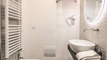 Appartamento Deluxe, balcone, vista giardino | Bagno