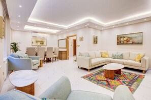 Living area - London Central Residence (London)