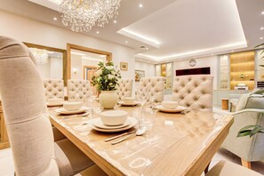 Dining - London Central Residence (London)