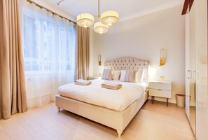 4 bedrooms, iron/ironing board, Internet, bed sheets - London Central Residence (London)