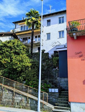Exterior - Family paradise with a dream view - only 2 minutes to the lake & lido! (Gambarogno)