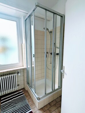 Shower, hair dryer, towels, soap - Family paradise with a dream view - only 2 minutes to the lake & lido! (Gambarogno)