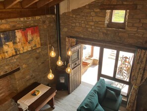 Living area - La Biescona de Llúces d'Ítaca - Connection and rootedness (Luces (Lastres)