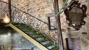 Interior - La Biescona de Llúces d'Ítaca - Connection and rootedness (Luces (Lastres)