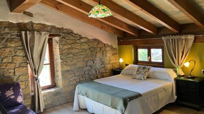 2 bedrooms, iron/ironing board, internet, bed sheets