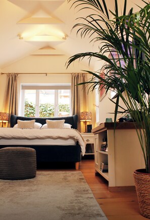 1 bedroom, desk, iron/ironing board, free WiFi - Hove Beach House | Luxury Seaside Holiday Let (Brighton and Hove)