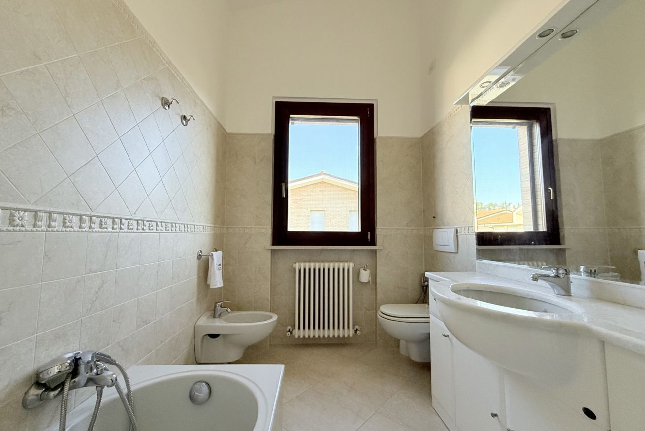Ducha, bidet, toallas