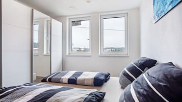 2 bedrooms, WiFi, bed sheets, wheelchair access