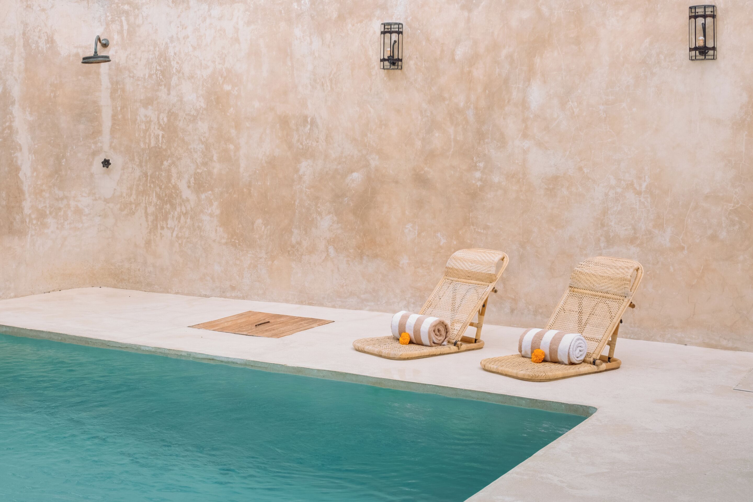 Outdoor pool, pool umbrellas, sun loungers