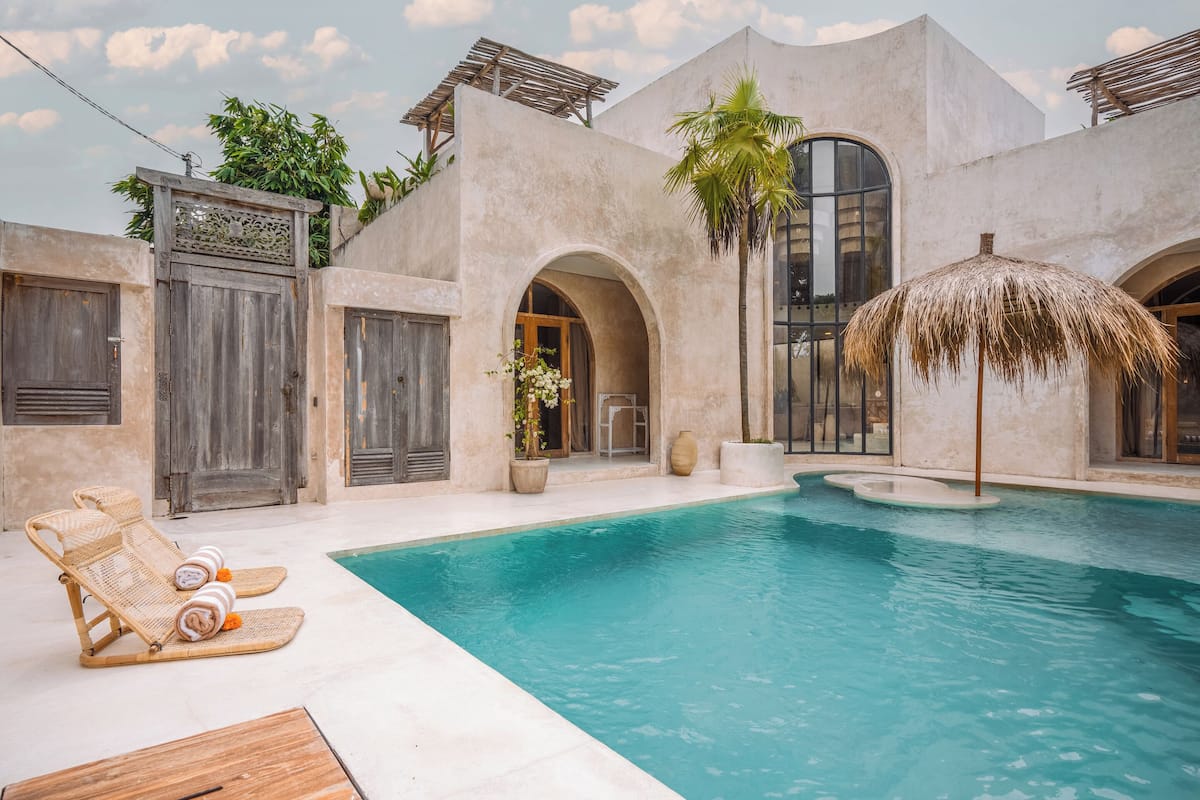 Vila, 2 quartos, piscina particular, vista para a piscina | Piscina particular