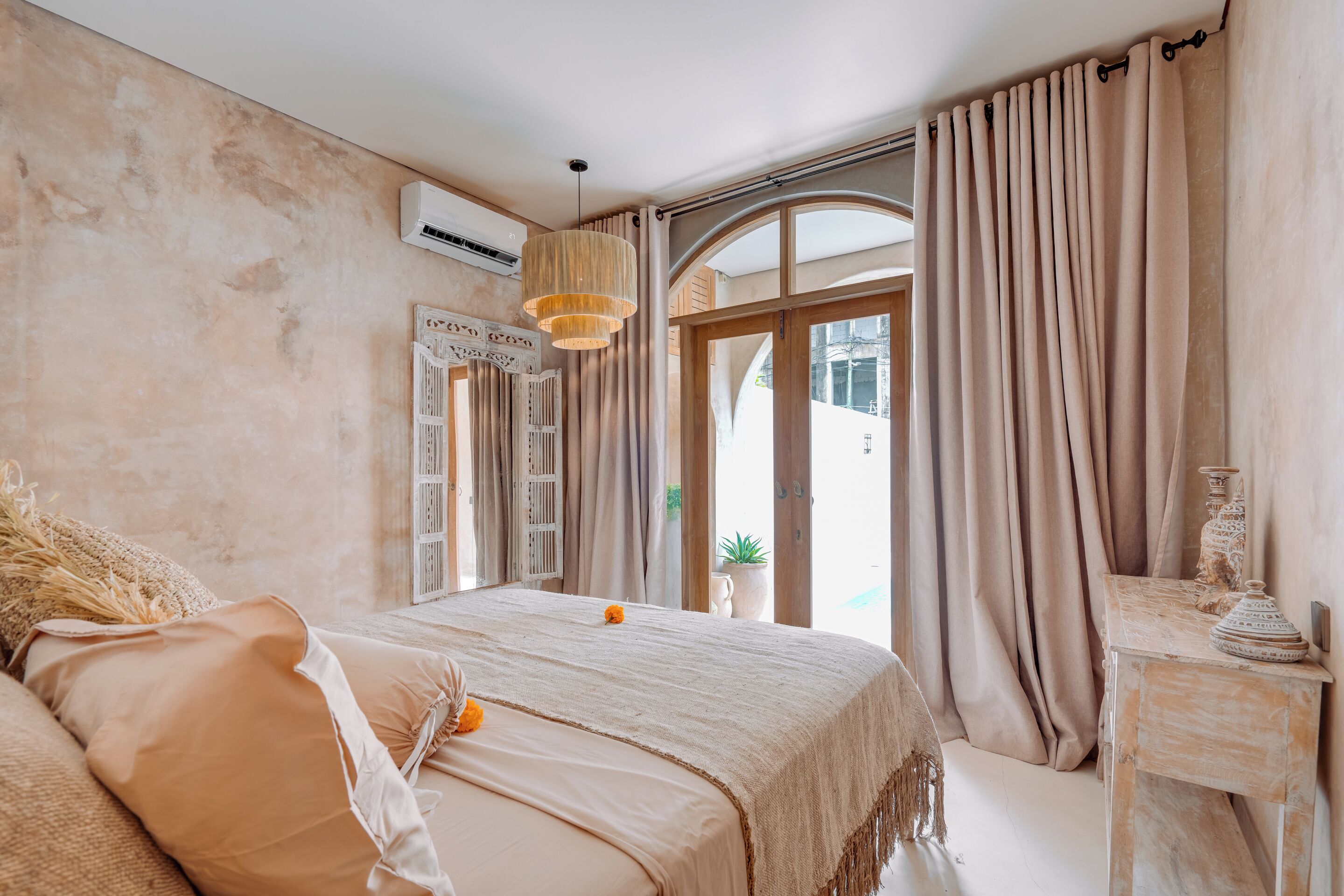 Caja de seguridad en la habitación y decoración personalizada 