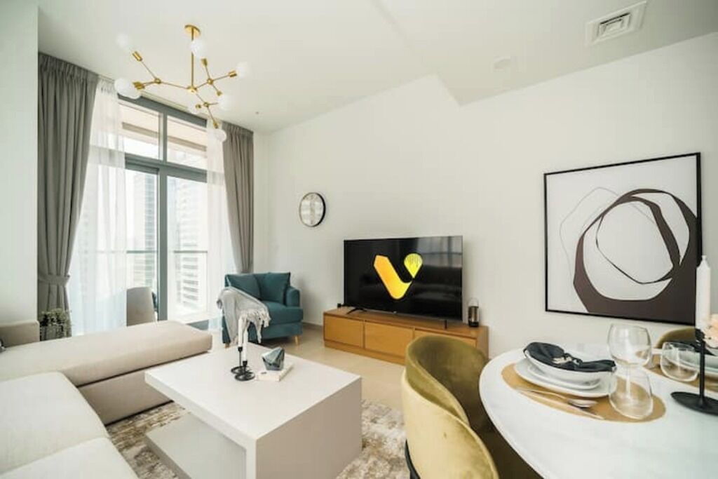 Luxury Apartment, Balcony, Bay View | Living area