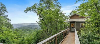 Pisgah Paradise-Privacy, Hot Tub, and Views!