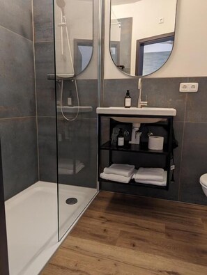 Bathroom - PaGa  Restaurant & Hotel (Ehrenburg)