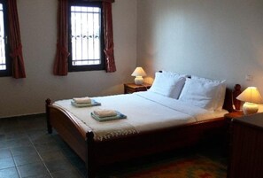 Iron/ironing board, WiFi, bed sheets