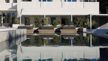 Piscine couverte, piscine extérieure (ouverte en saison)