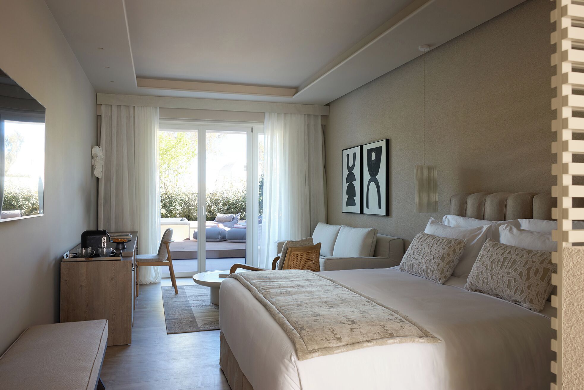 Sundeck Suite with Jetted Tub