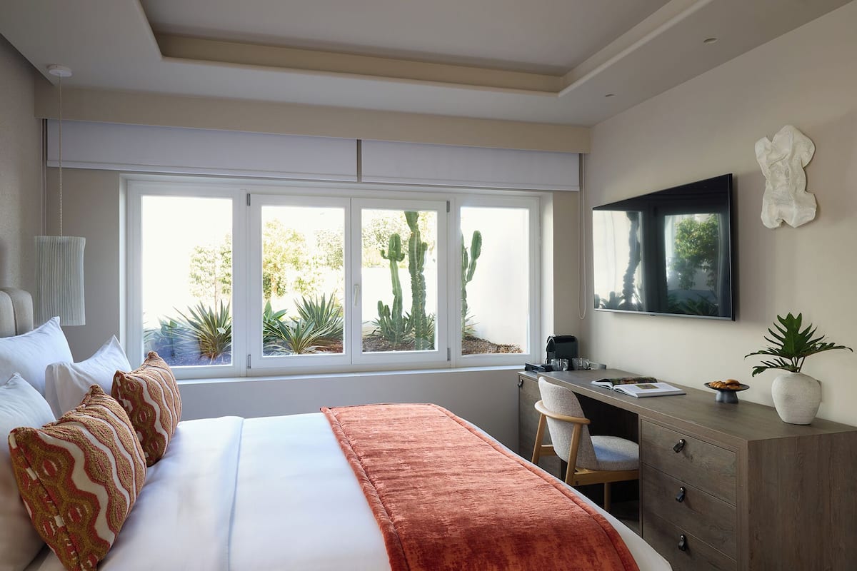 Cozy Room | In-room safe, laptop workspace, blackout drapes, soundproofing