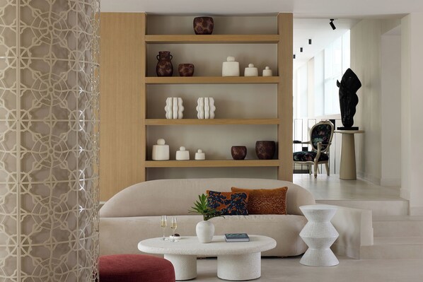 Lobby sitting area - Santorini Heart Hotel & Spa (Santorini)