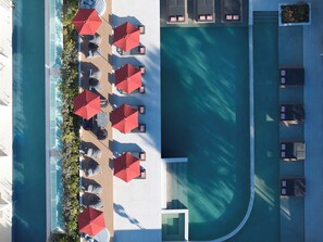 Indoor pool, seasonal outdoor pool, pool umbrellas, sun loungers - Santorini Heart (Santorini)