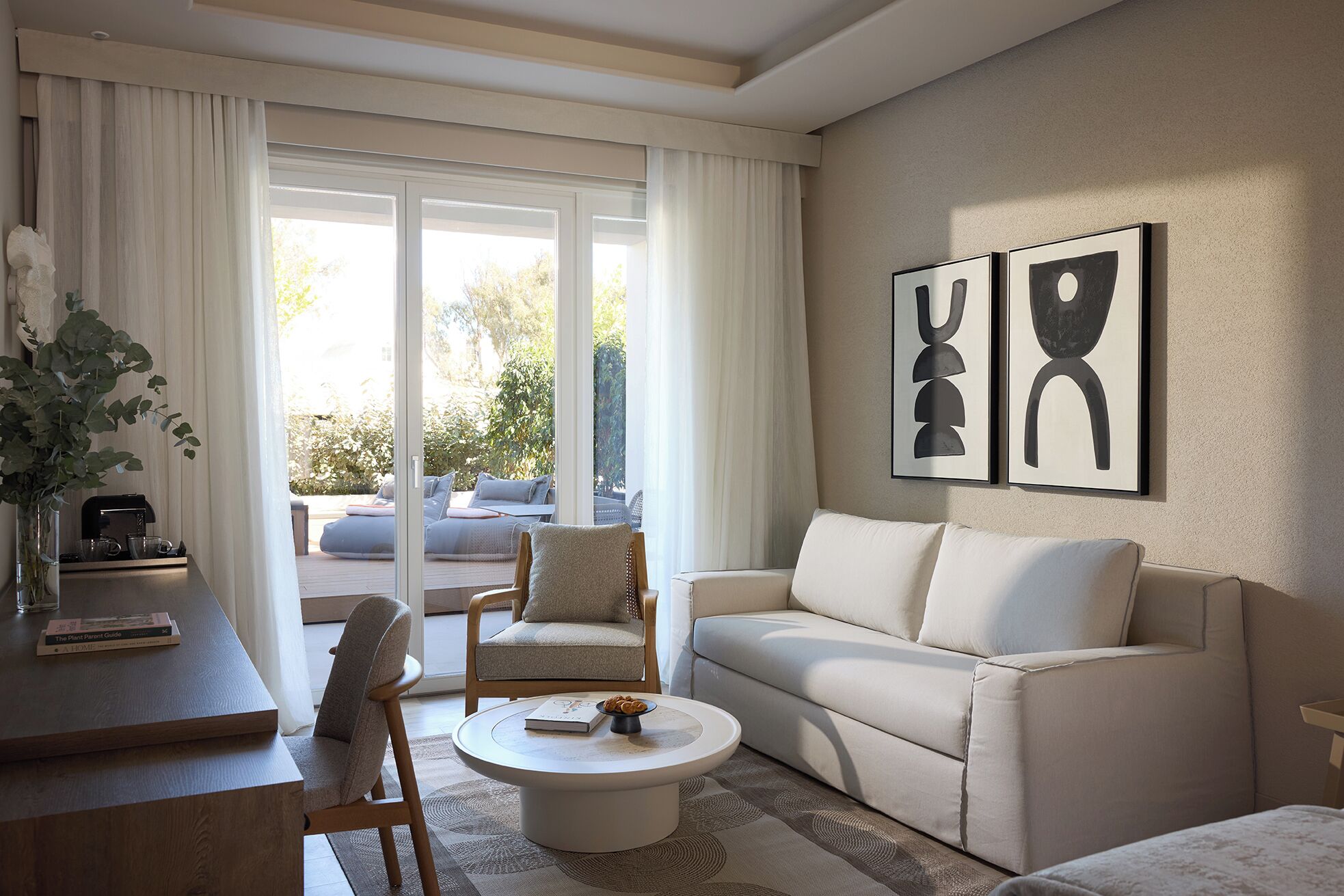 Sundeck Suite with Jetted Tub | 客房内保险箱、笔记本电脑工作区、遮光窗帘、隔音