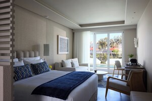 Island Suite Sharing Pool