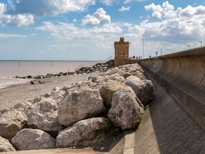 Beach nearby - Lavender Lodge (Hull)