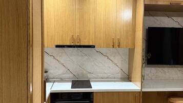 Réfrigérateur, four, plaque de cuisson