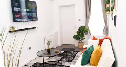 Near Transport - Parking - Wifi - Sleeps 3