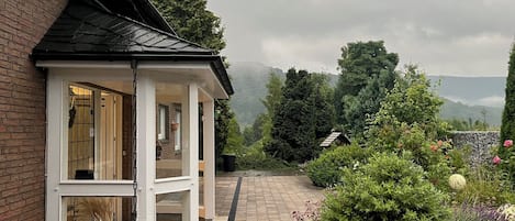 المنطقة المحيطة بالمنشأة