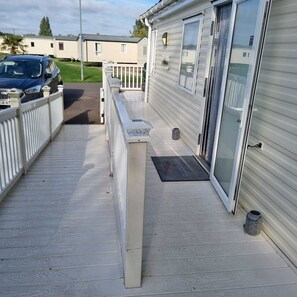 Exterior detail - Modern fully furnished caravan situated on Southview Holiday Park - Pet Friendly (Burgh le Marsh)