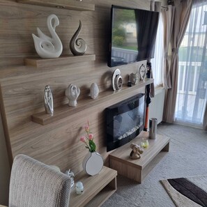 Smart TV - Modern fully furnished caravan situated on Southview Holiday Park - Pet Friendly (Burgh le Marsh)
