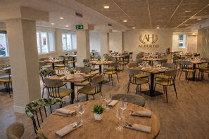 Dining - Hotel Valle de Tobalina (Quintana Martín Galíndez)