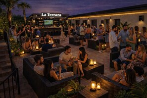 Outdoor dining - Hotel Valle de Tobalina (Quintana Martín Galíndez)