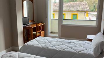 Desk, laptop workspace, free WiFi