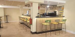 Bar (on property) - Hotel Valle de Tobalina (Valle de Tobalina)