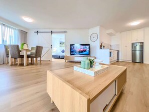 Interior - Renovated Apartment Near Beach & Hot Tub (Surfers Paradise)
