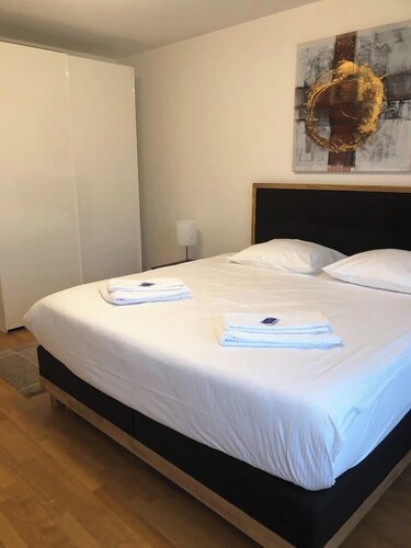 2BR apartment near the lake / city center D6