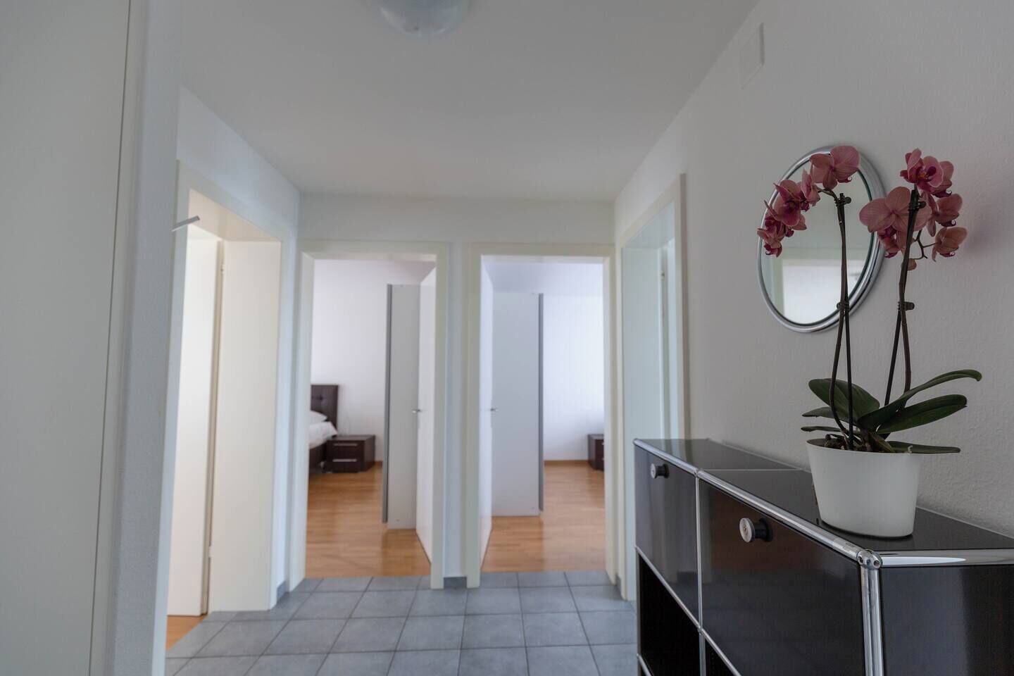 Desk, iron/ironing board, WiFi, bed sheets