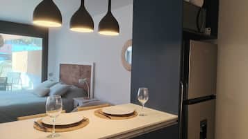 Tabla de planchar con plancha, Internet, ropa de cama