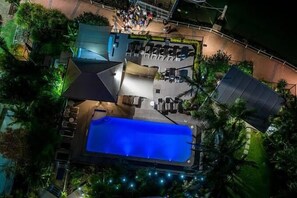 Pool - Cavill Ave Waterfront Apt with Pool & River View (Surfers Paradise)