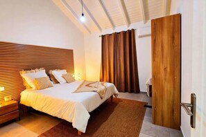 3 chambres, fer et planche à repasser, Wi-Fi, draps fournis