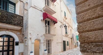 Vico San Leonardo, 12, Monopoli
