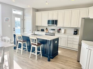 Fridge, microwave, oven, stovetop - 43 Island Edge Dr. Townhome, New to rentals for 2026! (Ocean City)