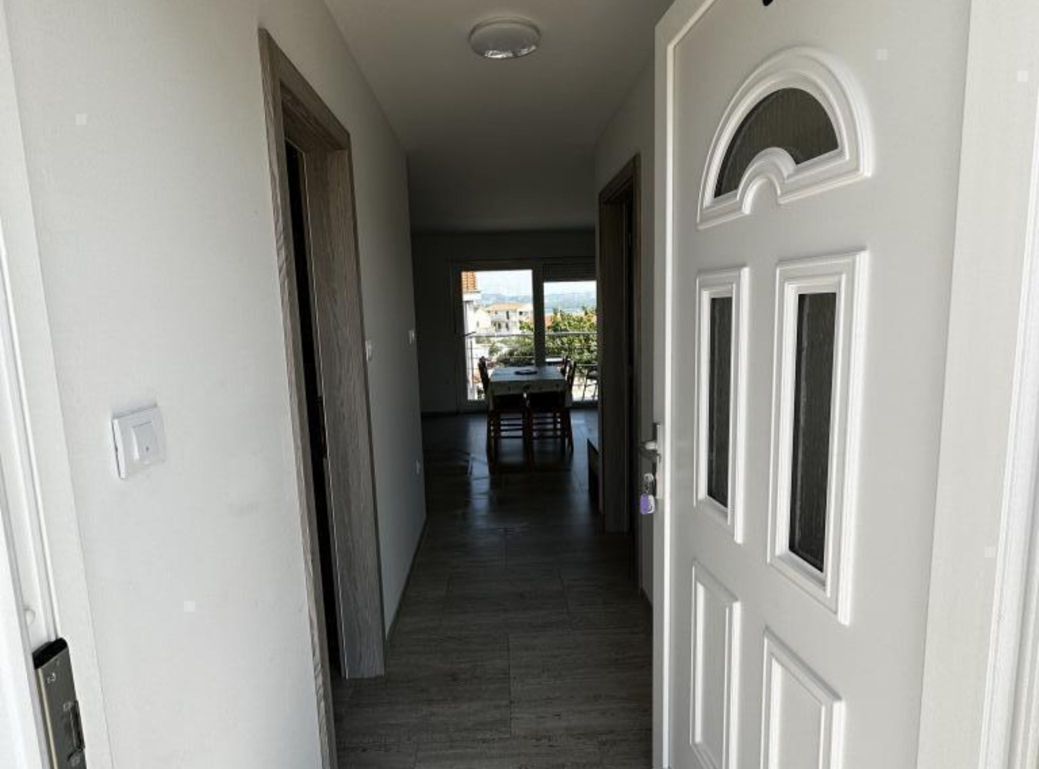 Lejlighed (One bedroom apartment 3) | Stue | 32-tommers smart-tv med satellitkanaler