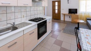 Căn hộ (TwoBedroom Apartment With Terrace) | Bếp riêng