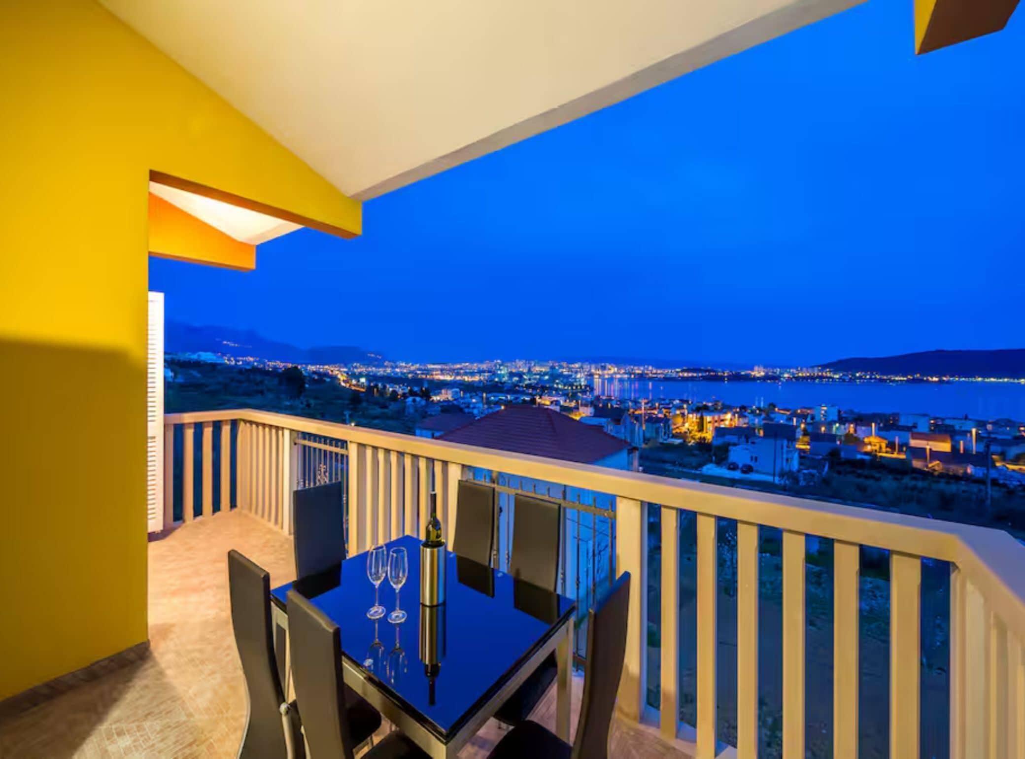 Villa (Six Bedroom Villa with Outdoor Pool, ) | Balkong