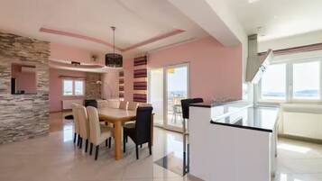 Vila (Six Bedroom Villa with Outdoor Pool, ) | Ruang makan