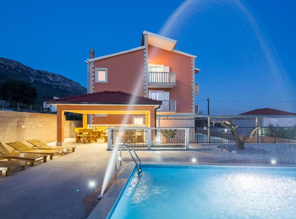 Villa (Six Bedroom Villa with Outdoor Pool, ) | Piscine