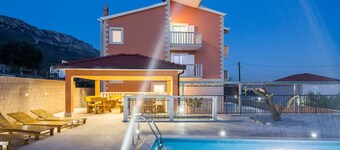 Villa Ana With Outdoor Pool, Sauna and Hot-tub